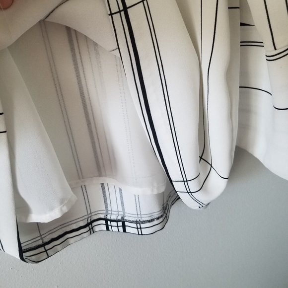 H&M black & white v-neck split sleeve blouse - Picture 7 of 10